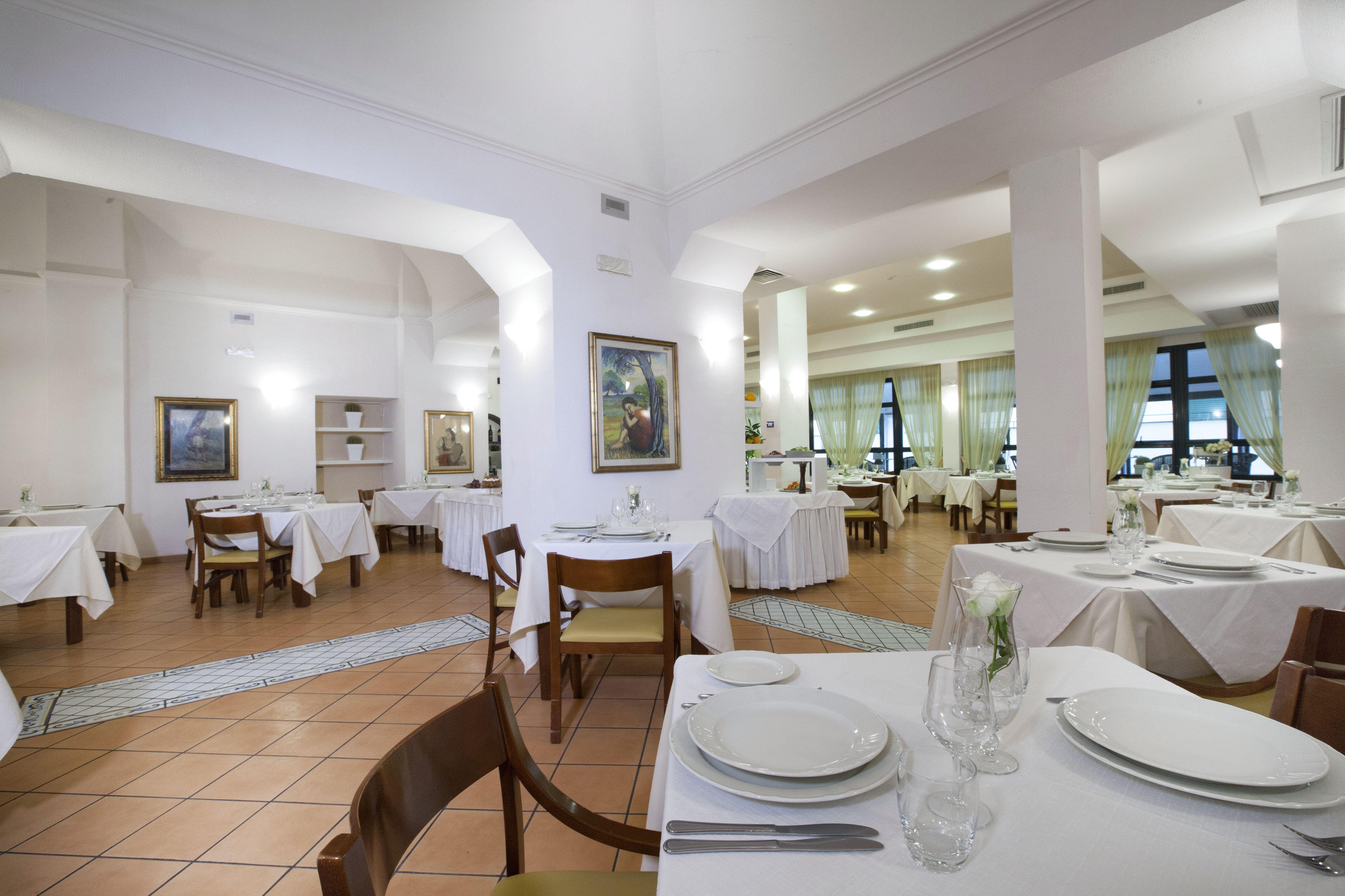 Panorama Palace Hotel ميتا المظهر الخارجي الصورة