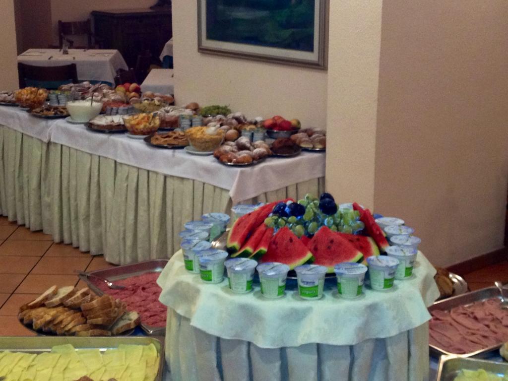 Panorama Palace Hotel ميتا المظهر الخارجي الصورة