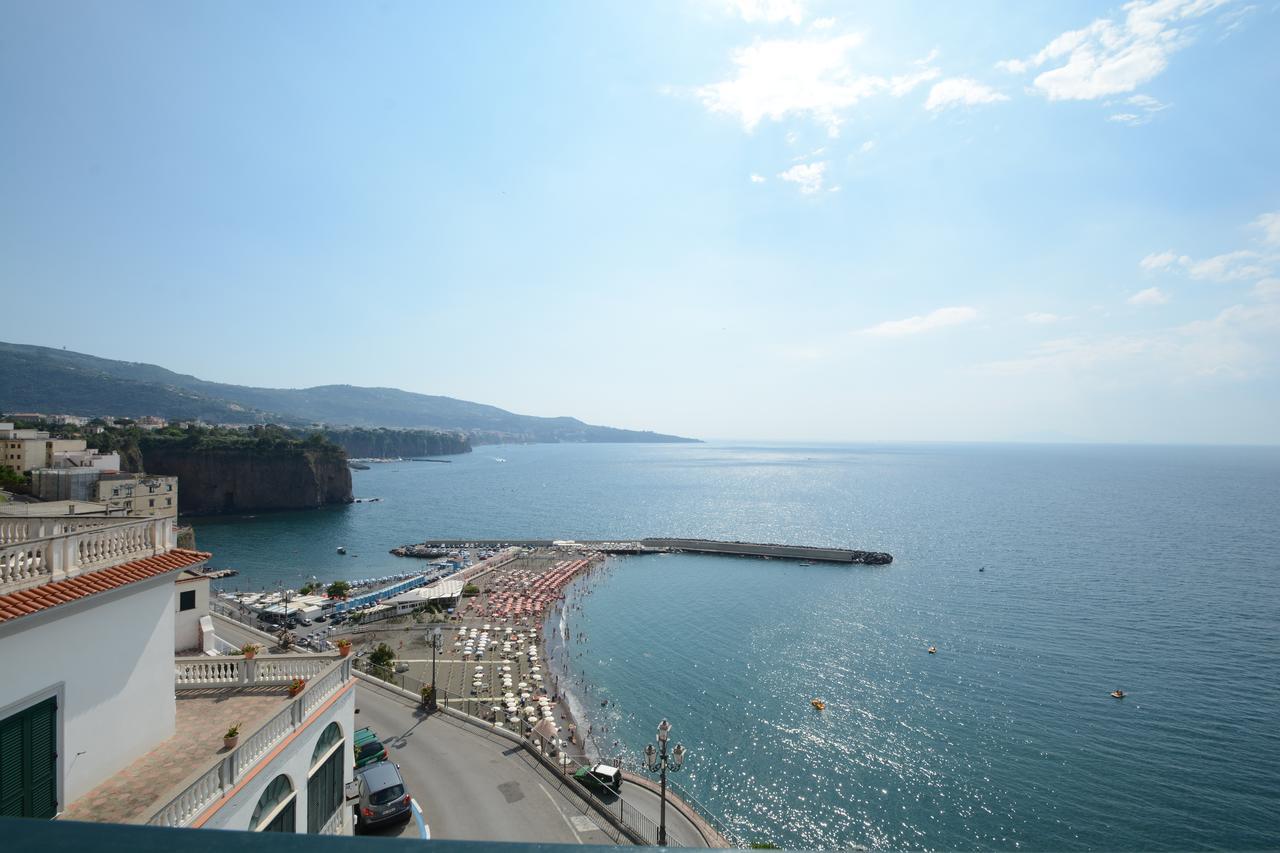 Panorama Palace Hotel ميتا المظهر الخارجي الصورة