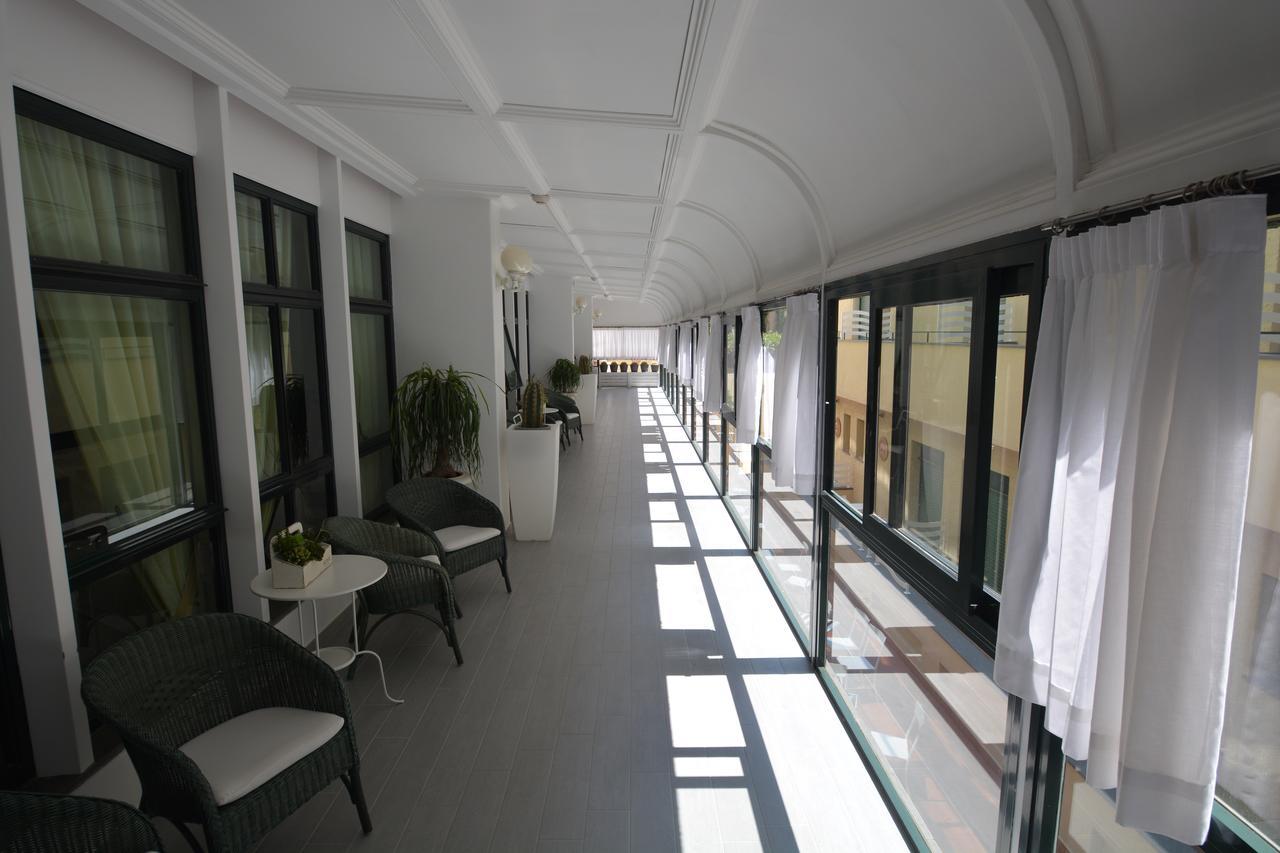 Panorama Palace Hotel ميتا المظهر الخارجي الصورة